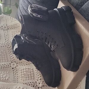 Steve Madden Olive green boots